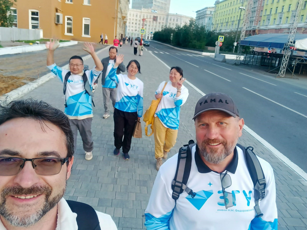 Китайцы в Норильске.jpeg