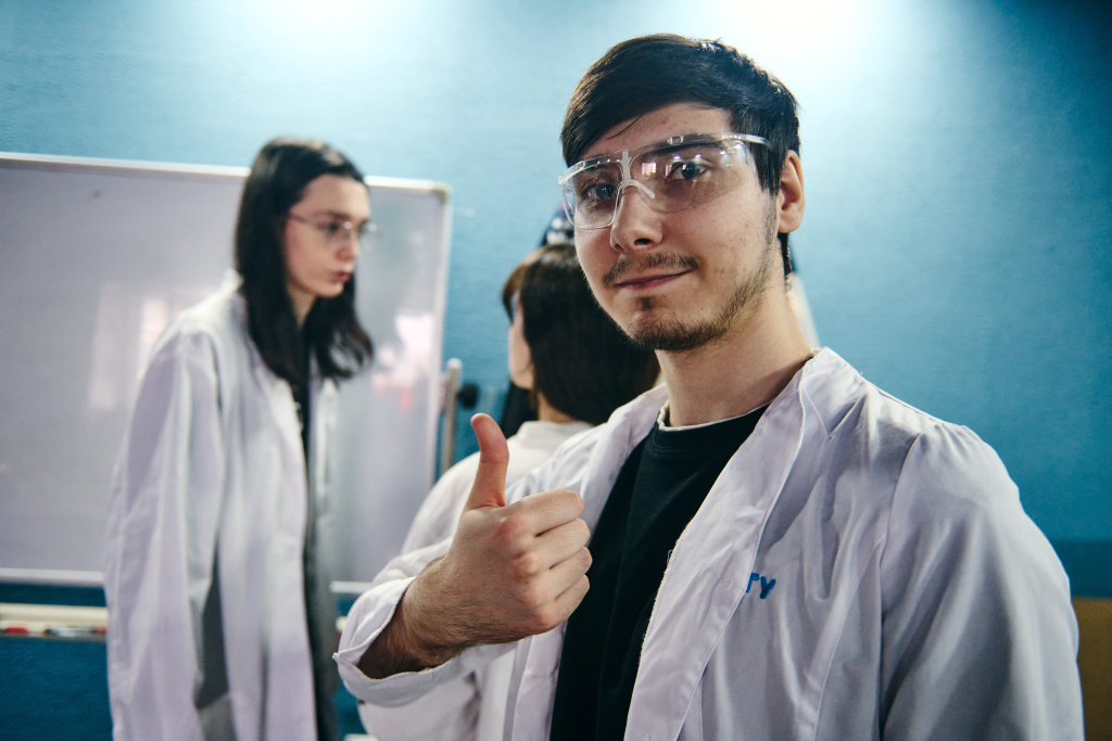 Университет профинансирует научные проекты студентов под руководством опытных наставников Университет профинансирует научные проекты студентов под руководством опытных наставников
