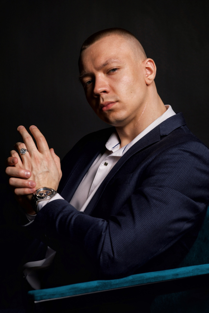 Максим Устенко, выпускник ЗГУ Максим Устенко, выпускник ЗГУ