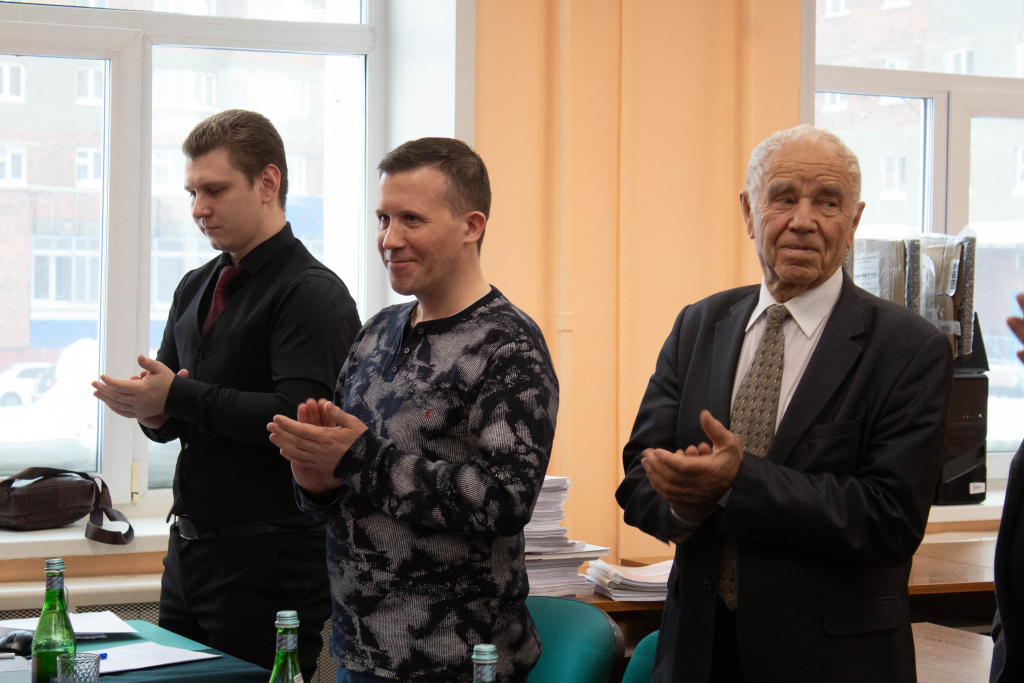 Бибик хлопает в ладоши.jpg